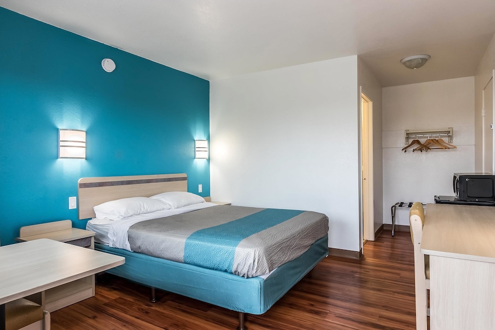 Motel6 Janesville, WI 26/52