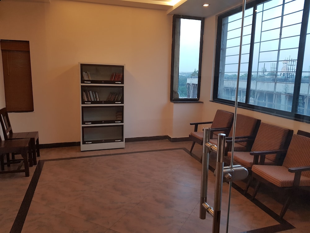 Hotel Meera 39/42