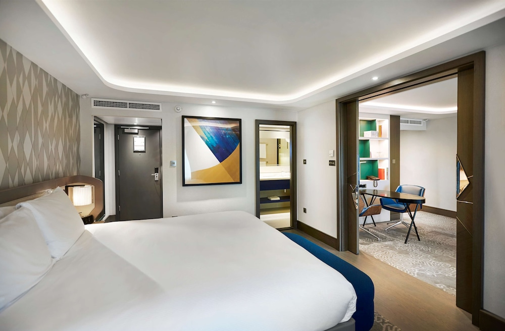 Hilton London Heathrow Airport 29/81