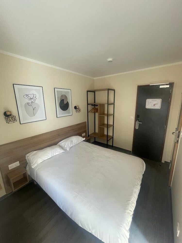 D'anjou Hotel 20/43