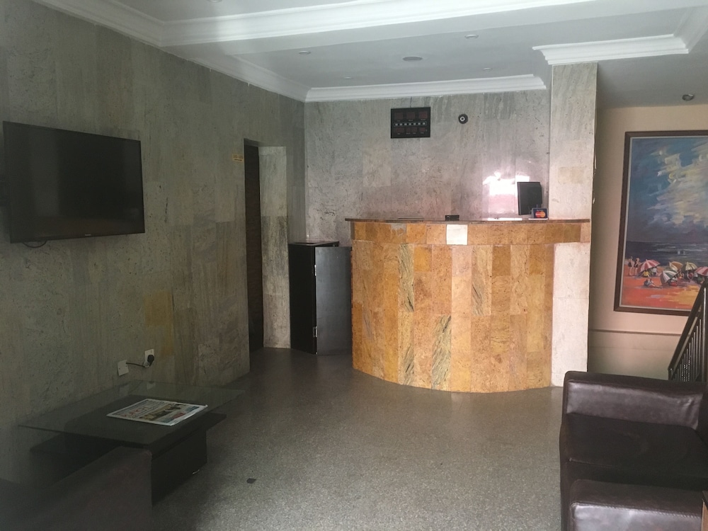 Mayors Diplomat Suites Opebi 9/48