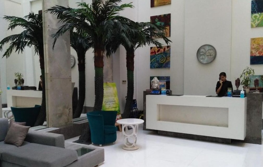 THE ASHTAN SAROVAR PORTICO 5/37