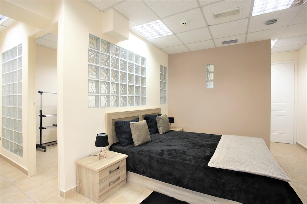 GK Airport Suites 12/49