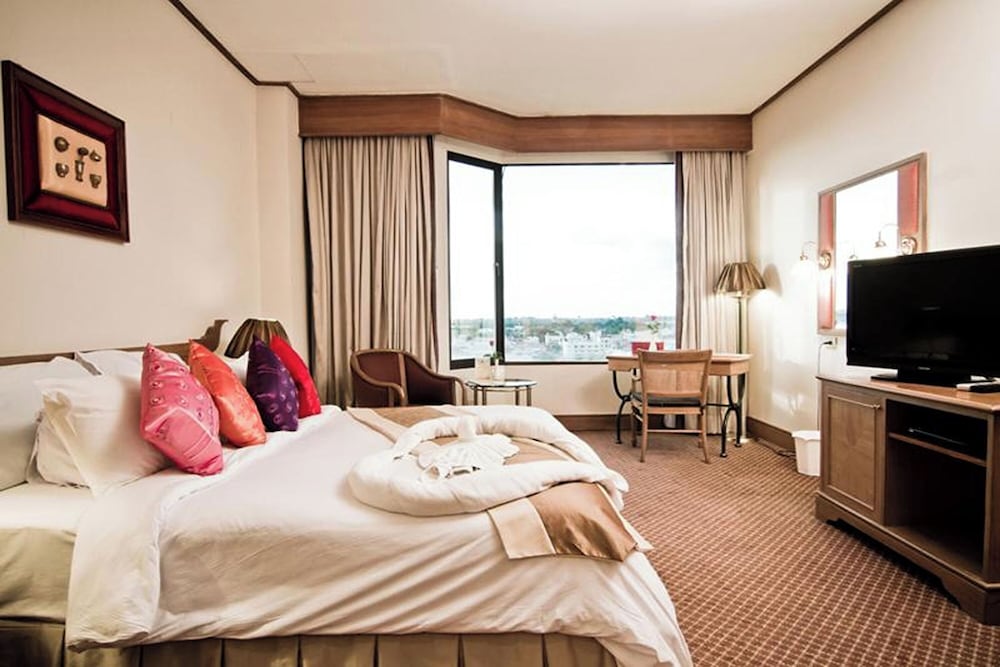 DELUXE, DOUBLE BED