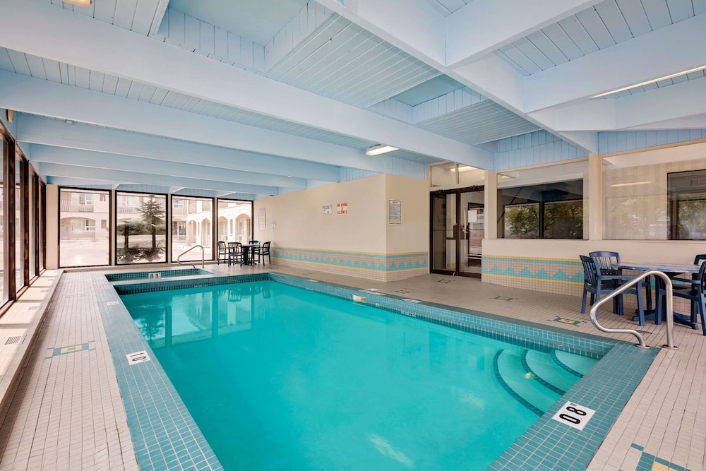 Metro Inn Calgary Northwest 14/24