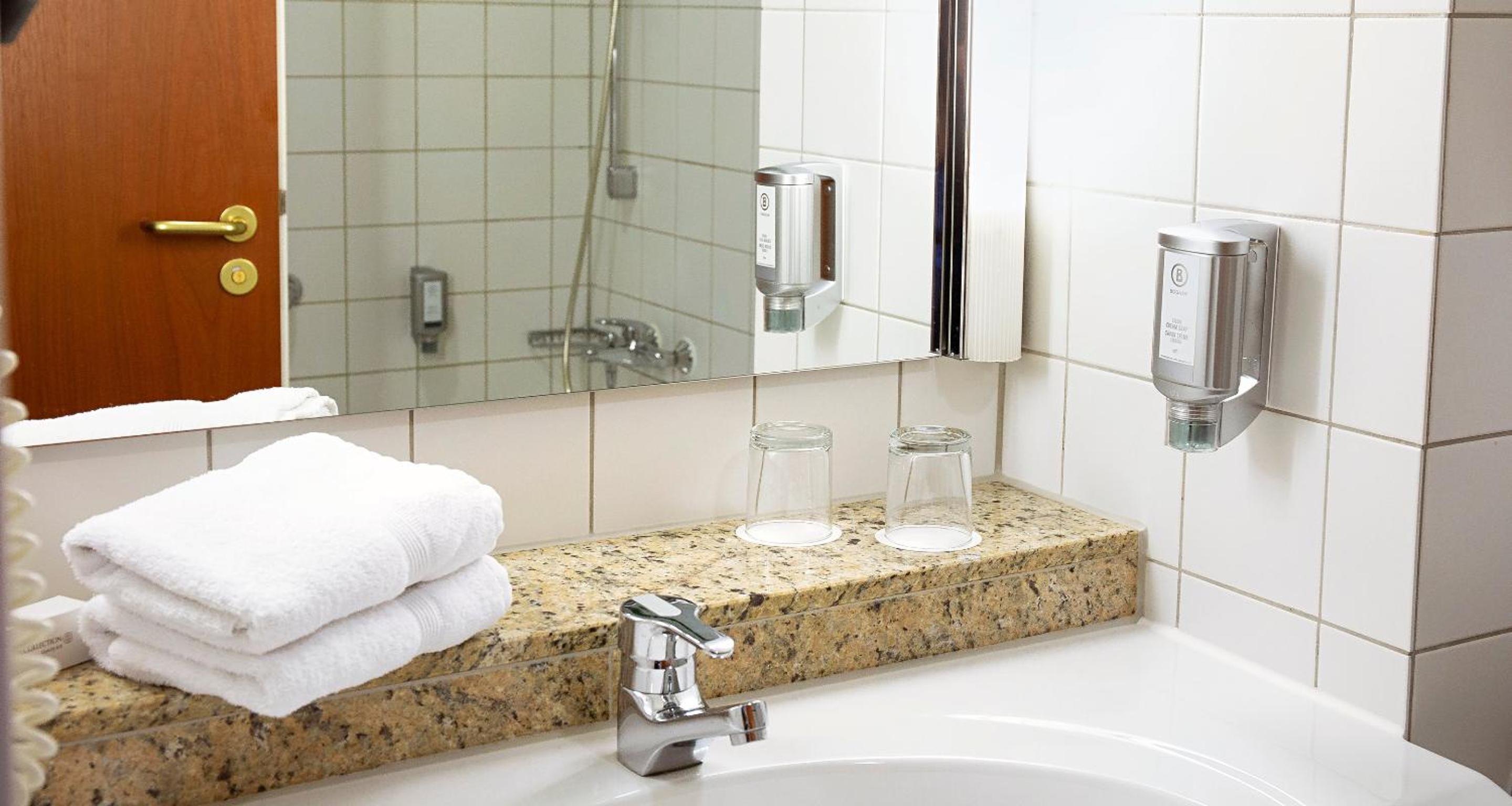 غرفة قياسية بسرير مزدوج، Victors Residenz-Hotel Gera 4/4