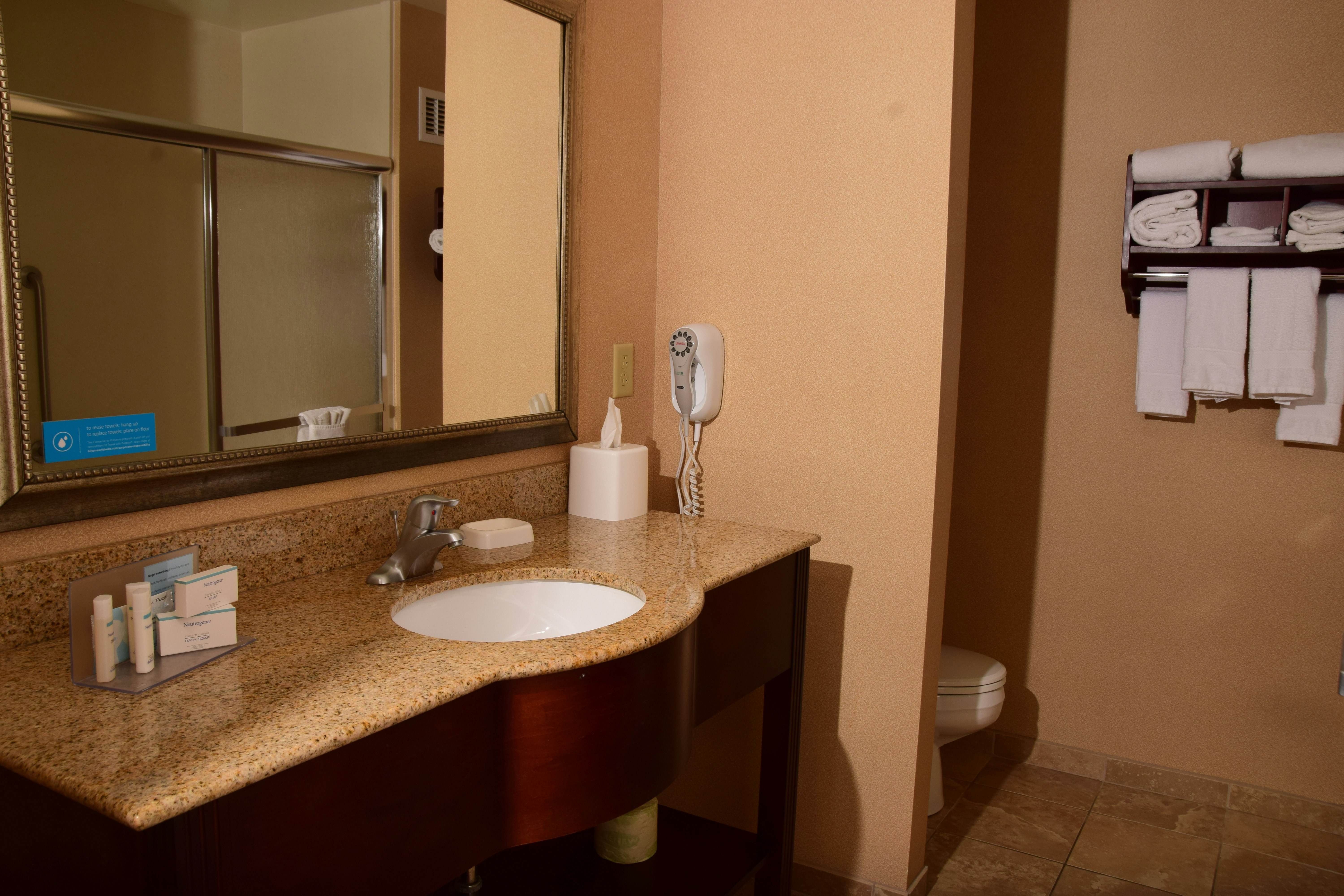 غرفة بسرير كينج، Hampton Inn Indiana 4/4