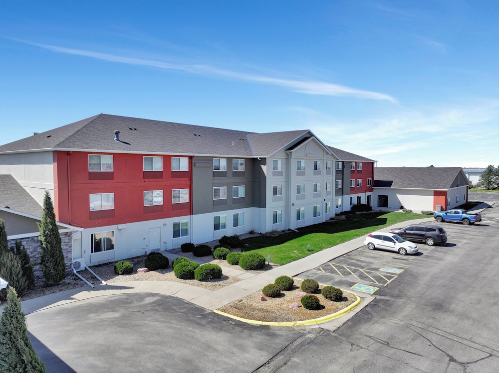 Holiday Inn Express Hotel Suites Beatrice 72/76