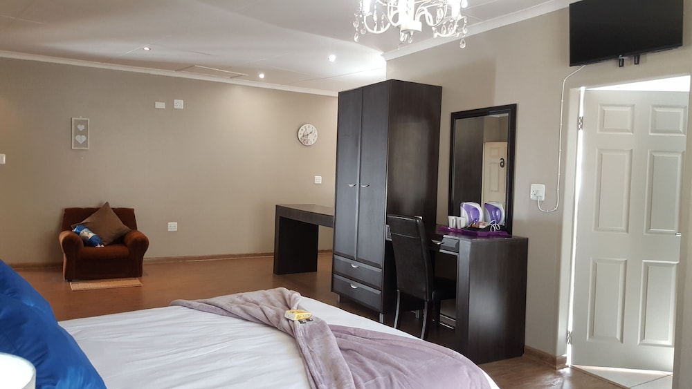 Luxury Heights Guesthouse 1/26
