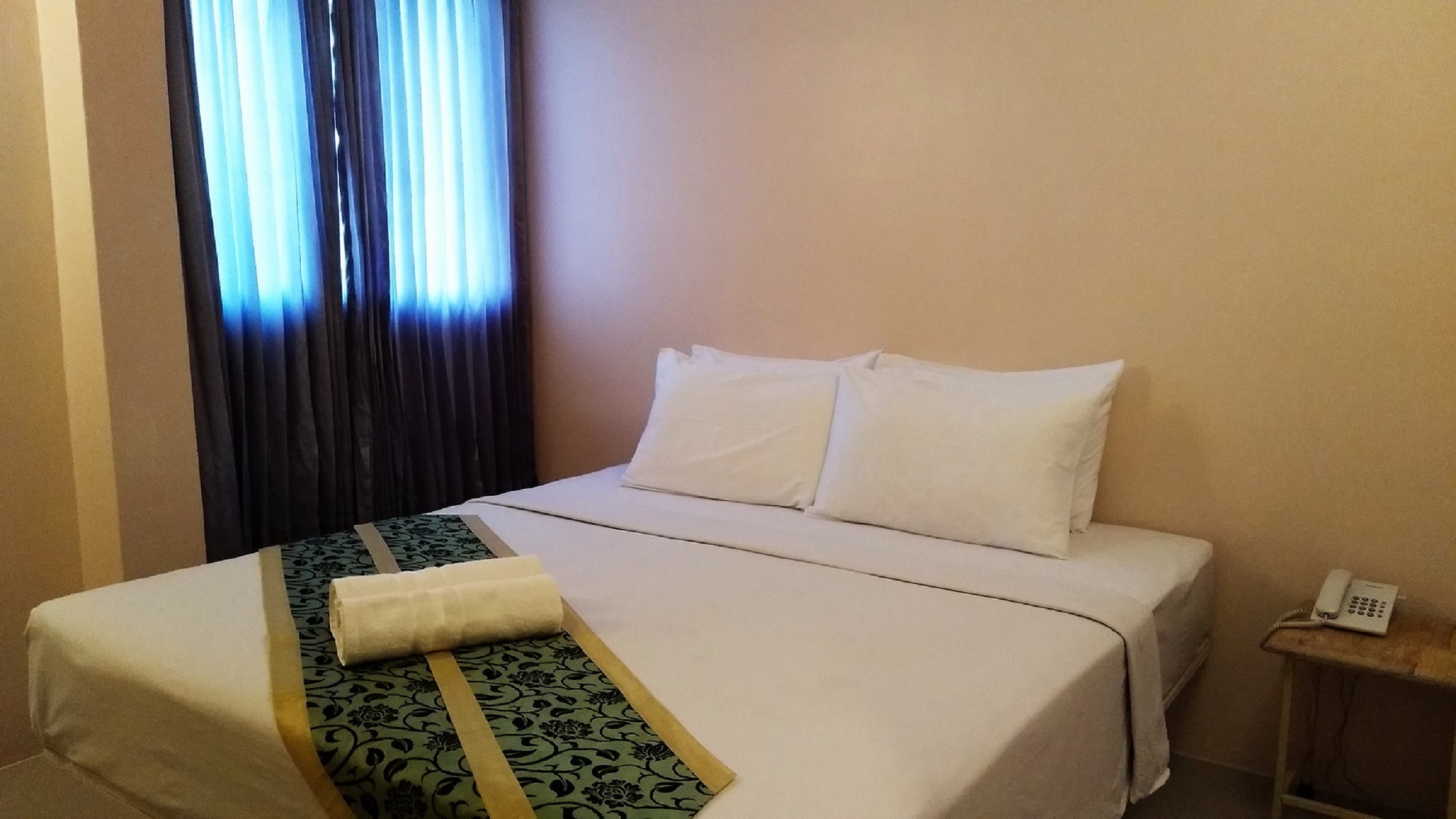 Bird Room Hotel 10/16