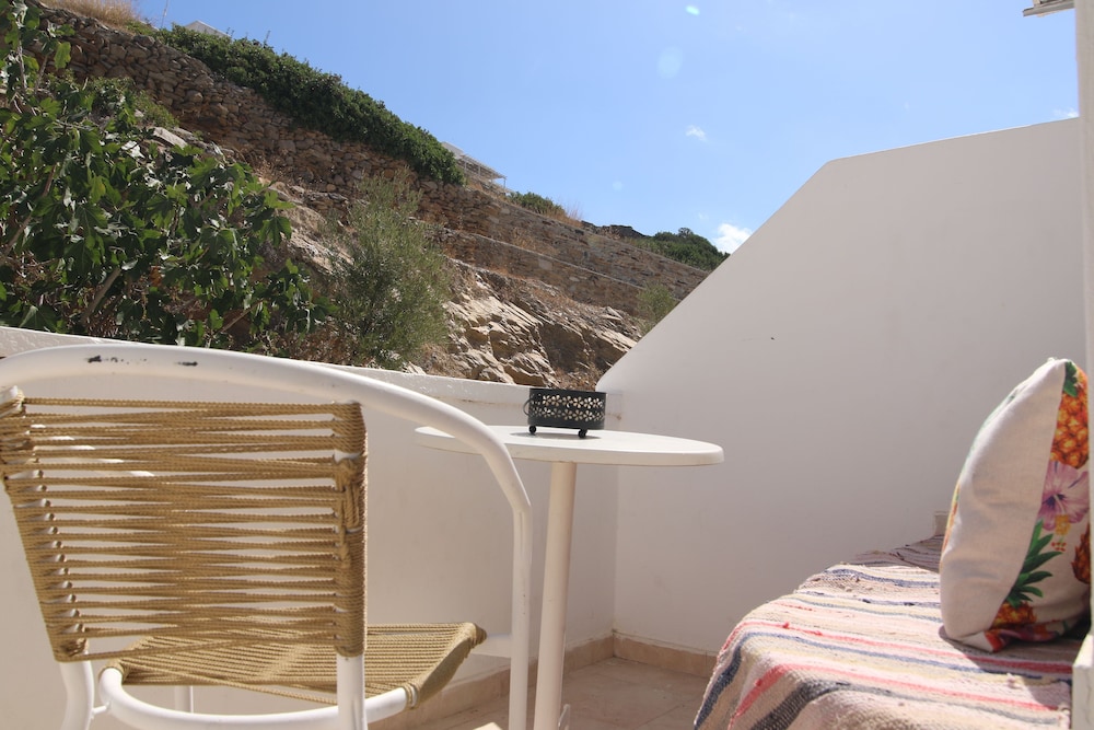 Armadoros Hotel / Ios Backpackers 14/47