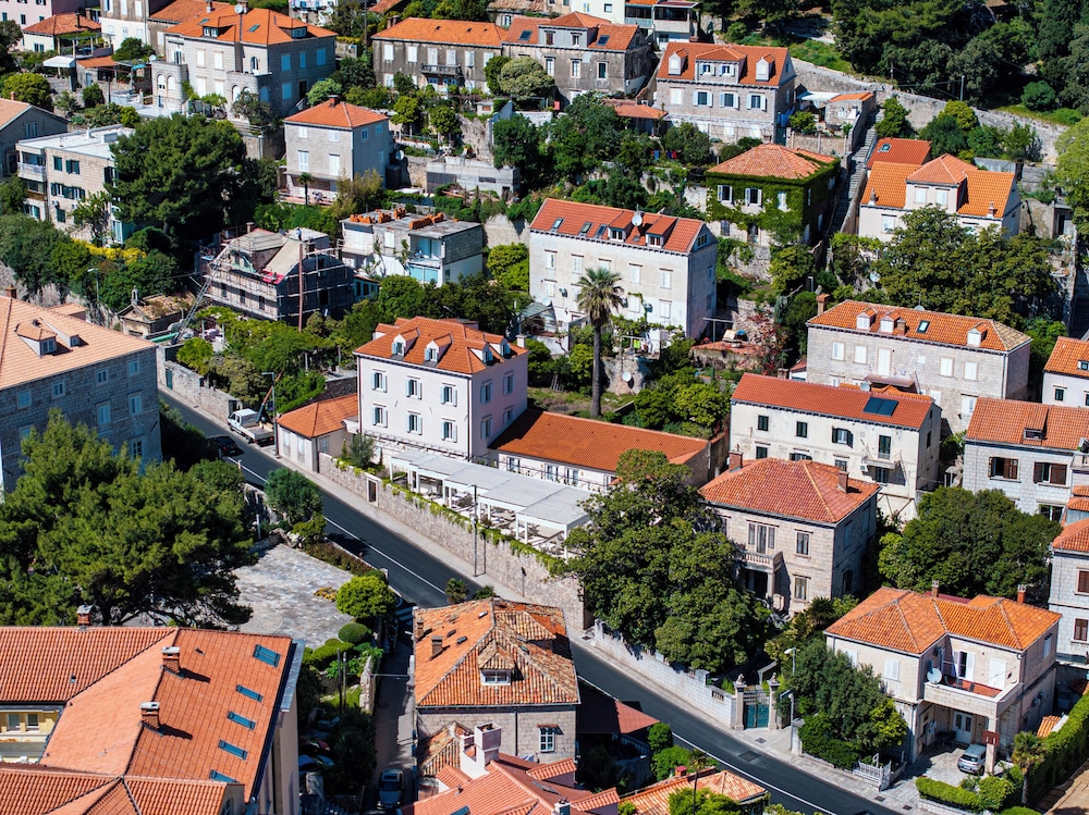 Heritage Hotel Lucia 44/49