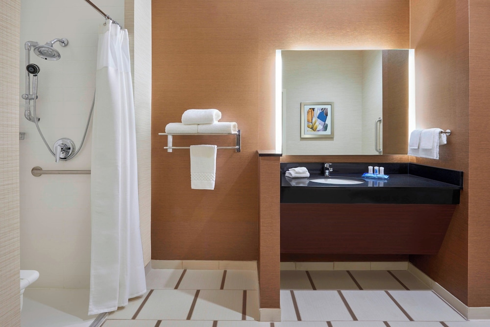 Fairfield Inn & Suites Niagara Falls 8/46