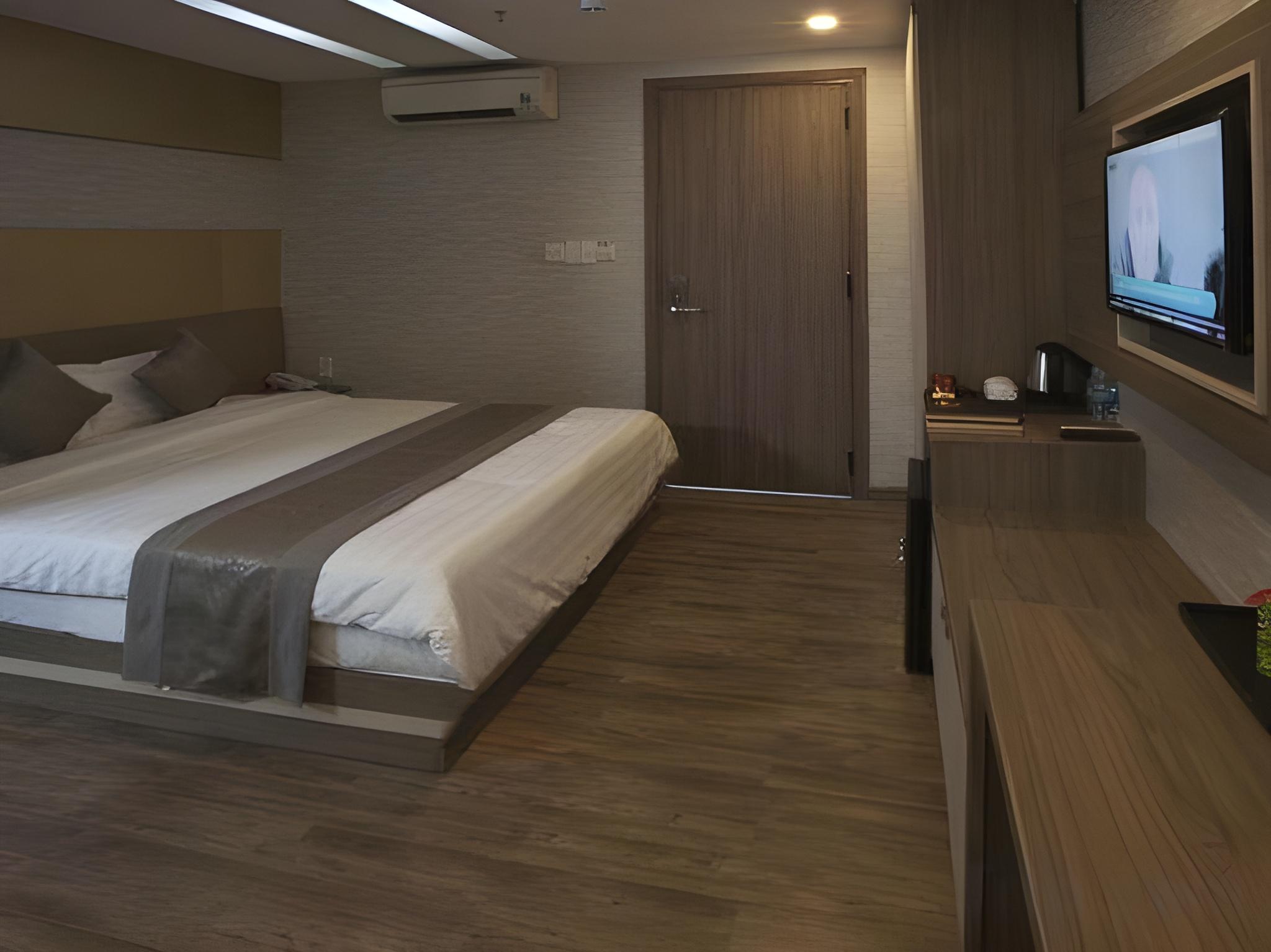 Superior, Queen Bed