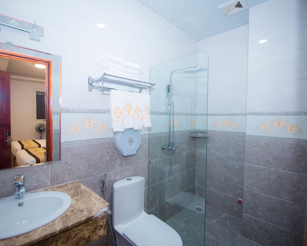 Hong Tung Hotel 32/36