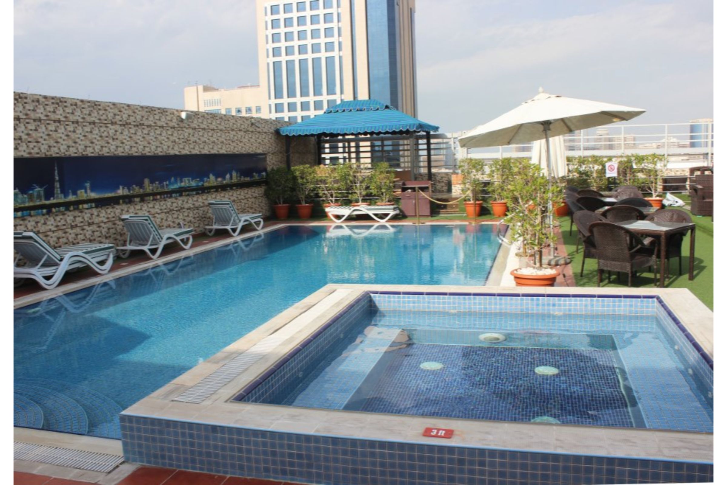 swimming pool spa