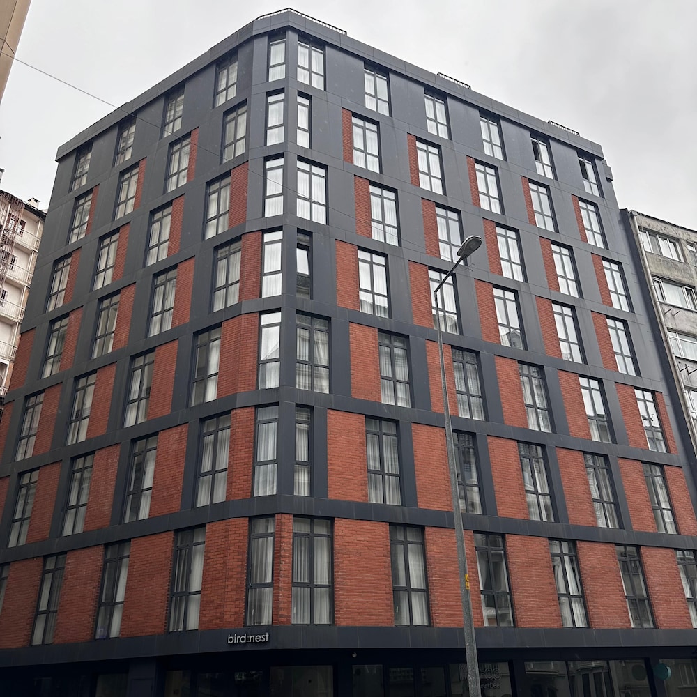 Bird Nest Suites 2/47
