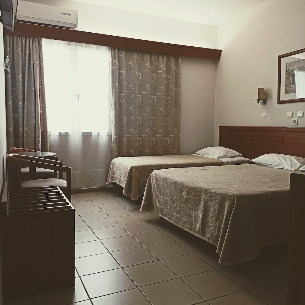 ROOM, TRIPLE