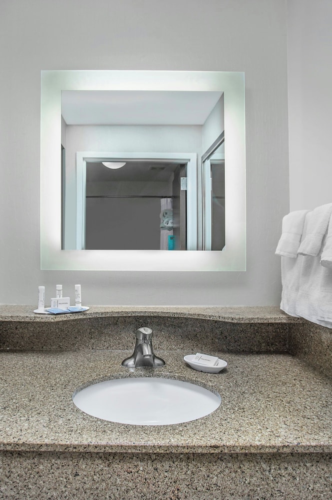 جناح بسريرين كوين مع سرير سحّاب إضافي، Springhill Suites Pigeon Forge 2/7
