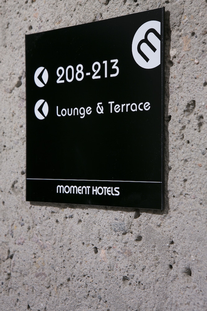 Moment Hotels 36/60