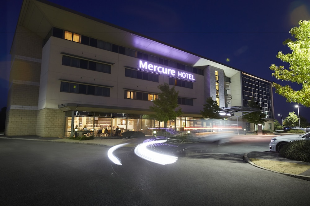 MERCURE SHEFFIELD PARKWAY 7/50