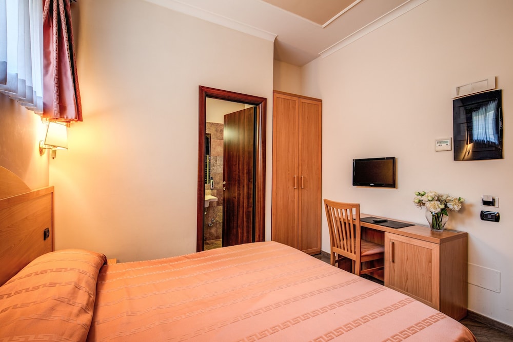 Hotel Roma Tiburtina 15/50