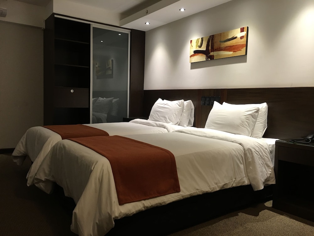 Crystal Tower Hotel 11/28