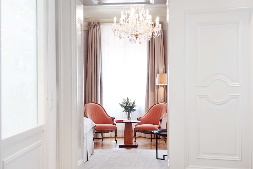 Diplomat Hotel 28/80
