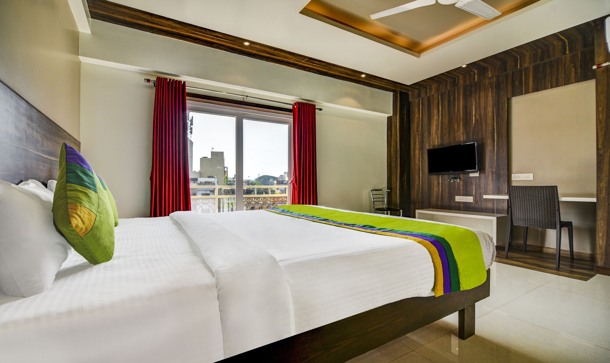 Deluxe, King Bed