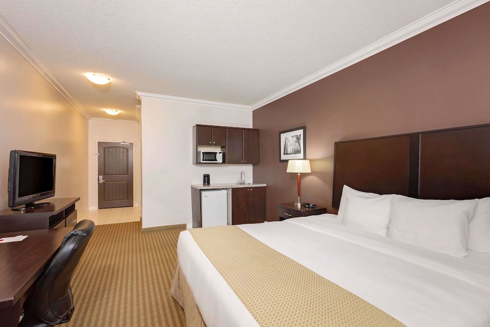 Ramada Cold Lake 7/32