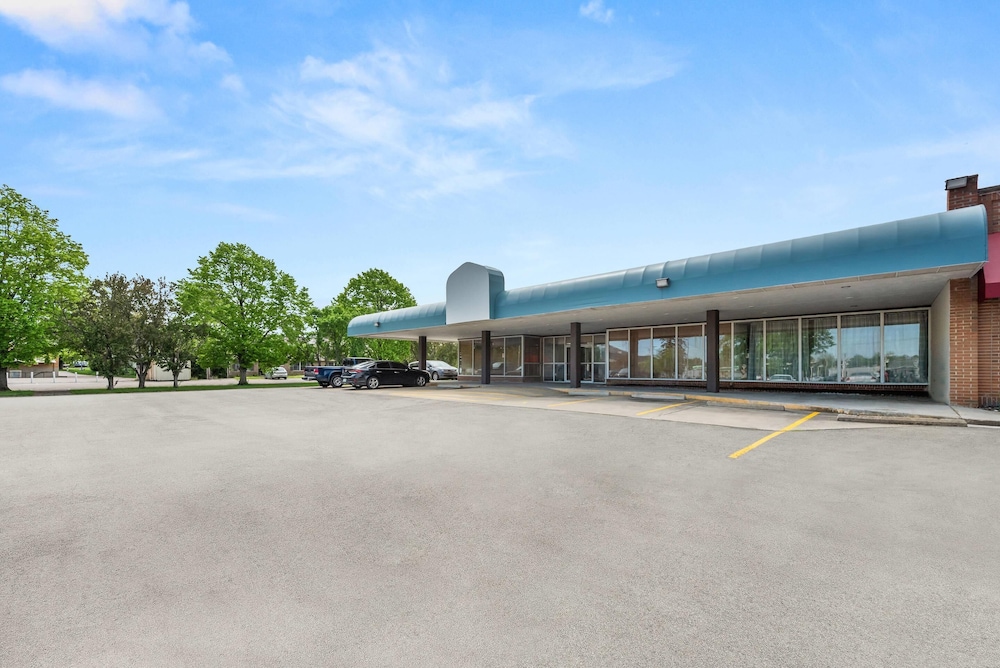 Suburban Studios Fairborn - Dayton 40/49
