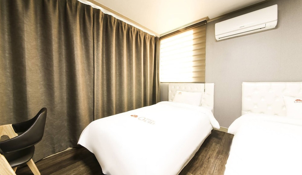 Orange Hotel 13/22