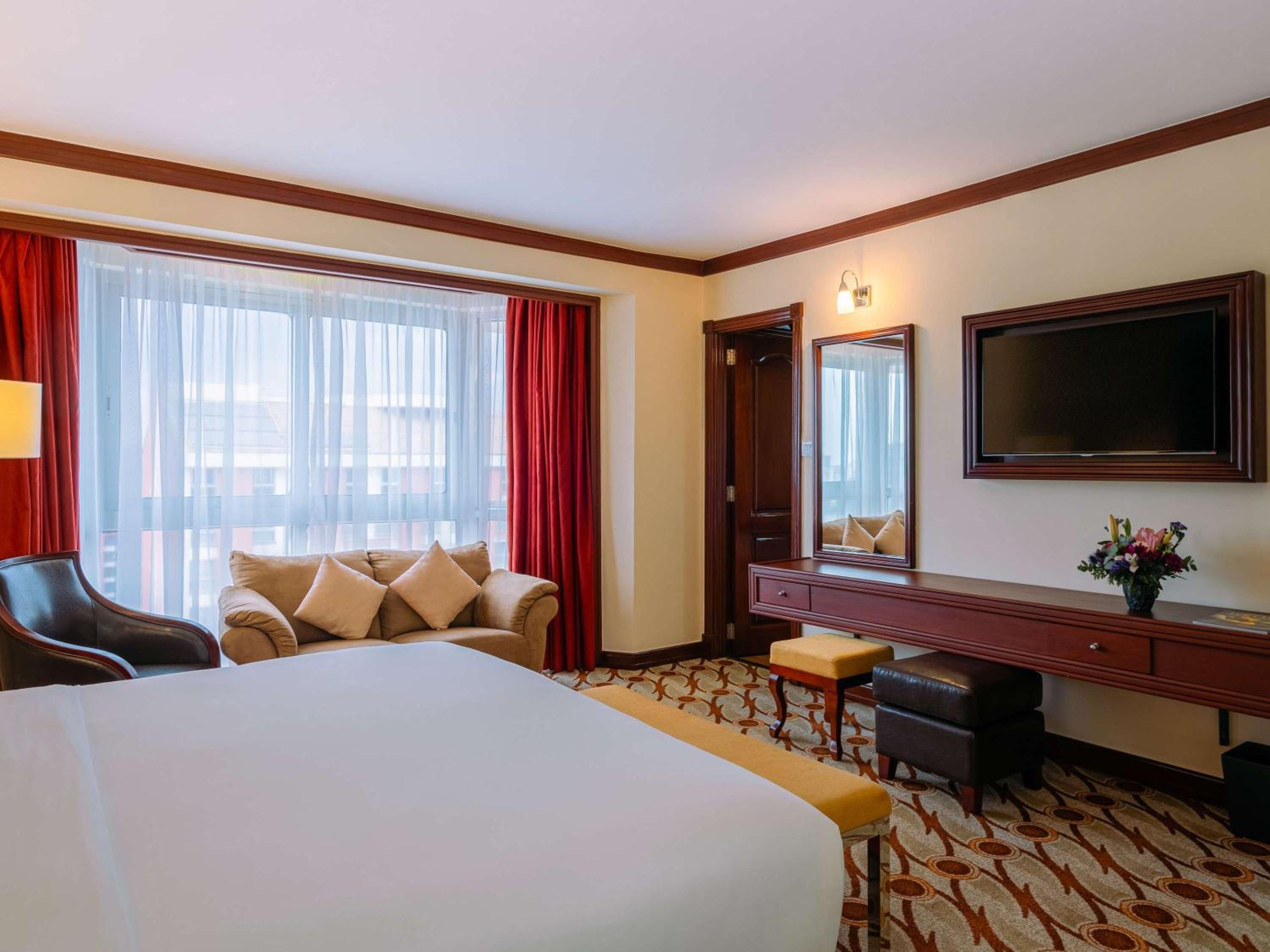 SUPERIOR ROOM
