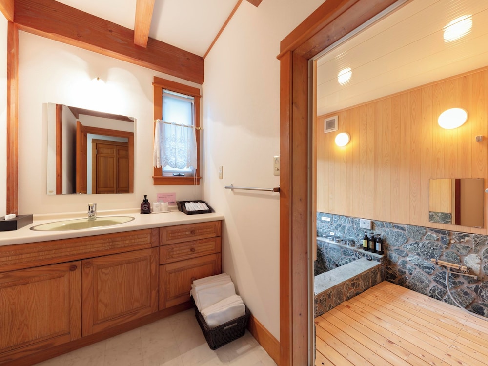 Deluxe, Cottage, Twin Beds, 6 Futon Beds, Hot Spring Bath