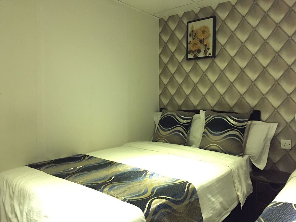 California Hotel 23/50