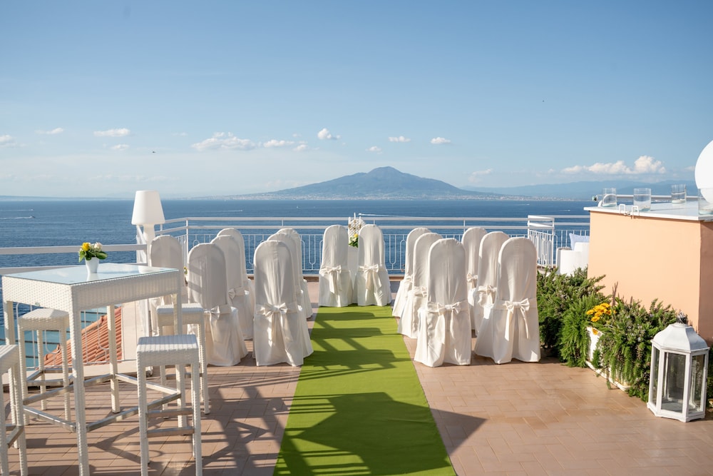 Hotel Regina Sorrento 68/72