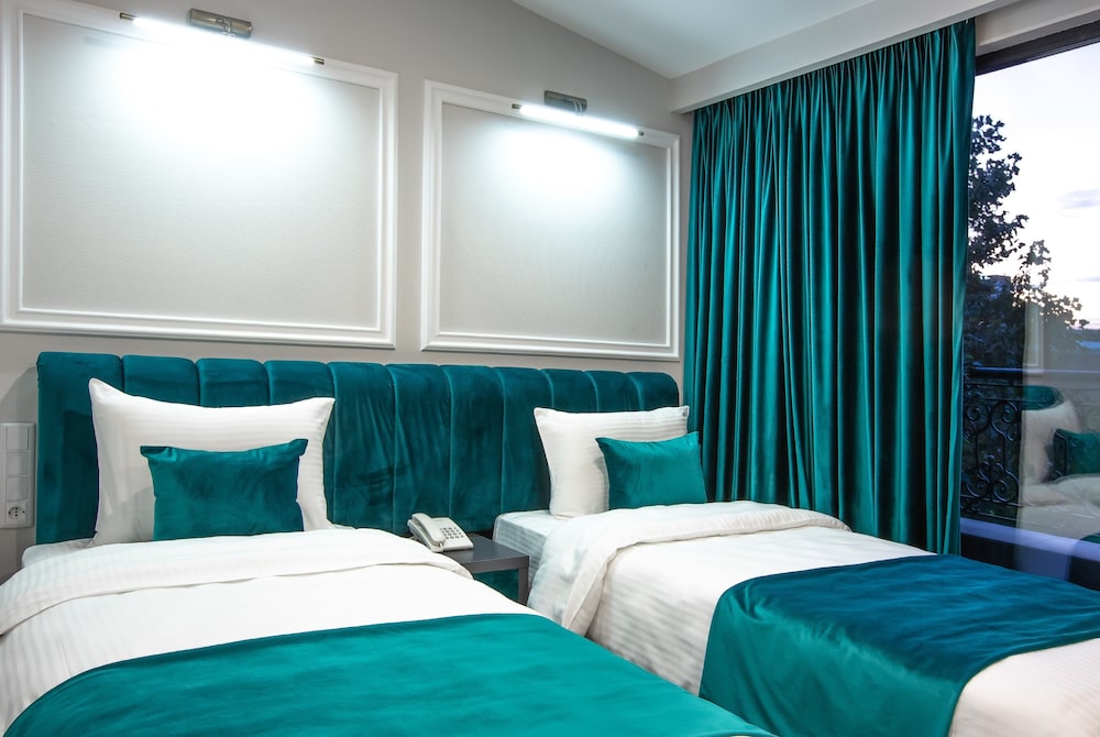 Standard Twin Room: