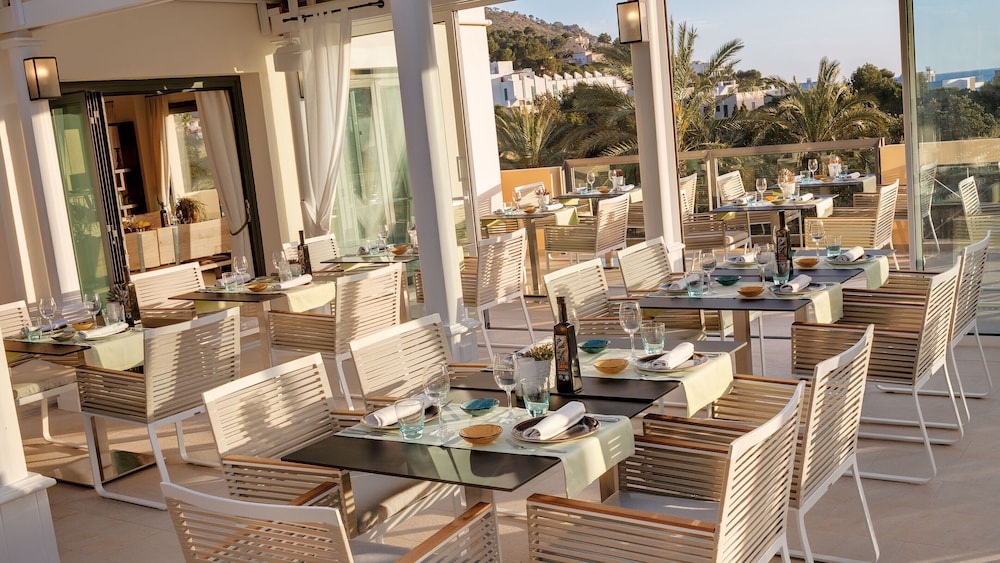 THE CAMP DE MAR Hotel & Resort 35/50