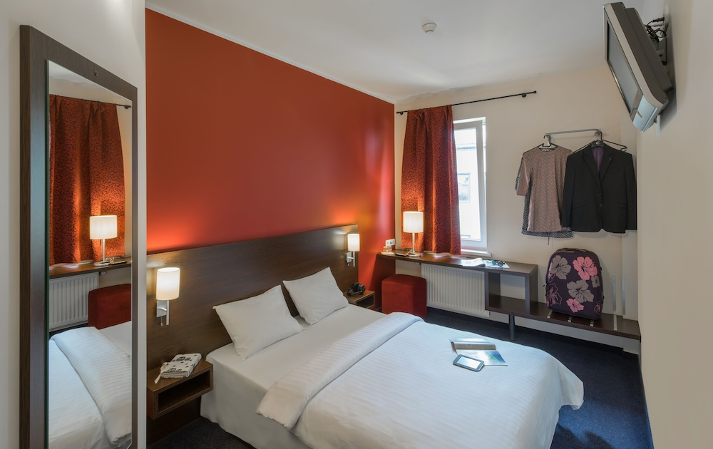 STANDARD, KING BED