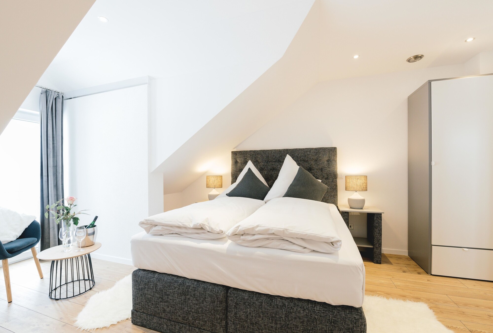 DUPLEX, COMFORT, QUEEN BED