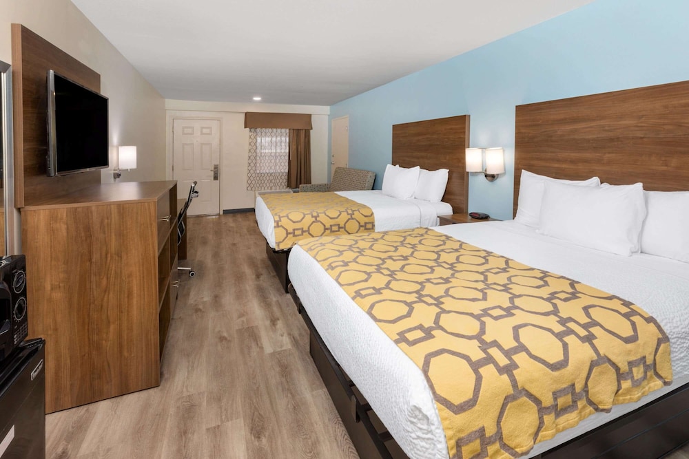 Baymont by Wyndham Biloxi Ocean Springs 25/60
