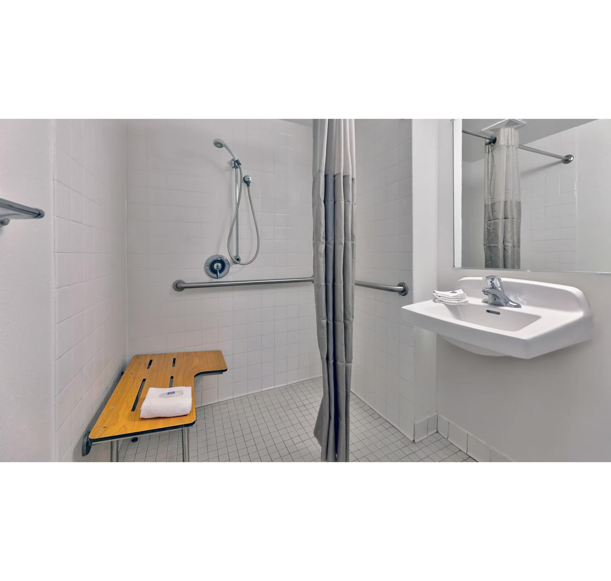 1 Queen Bed - Micfridge، Motel6 Columbus, GA 4/4