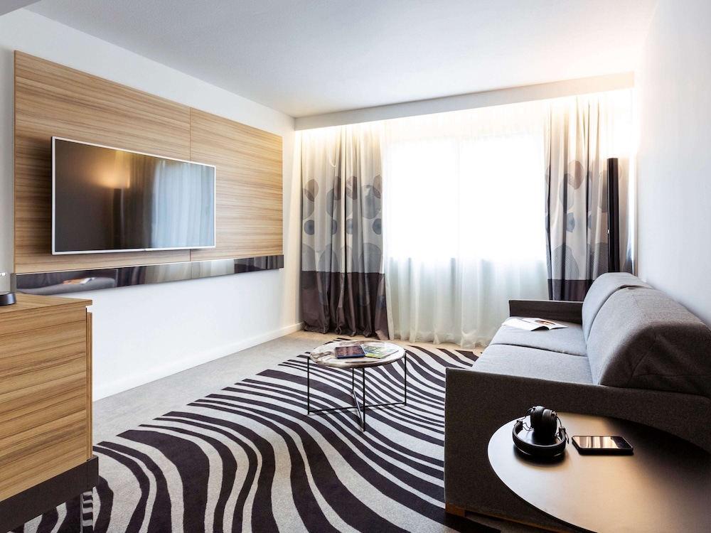 NOVOTEL LIMOGES LE LAC 4/72