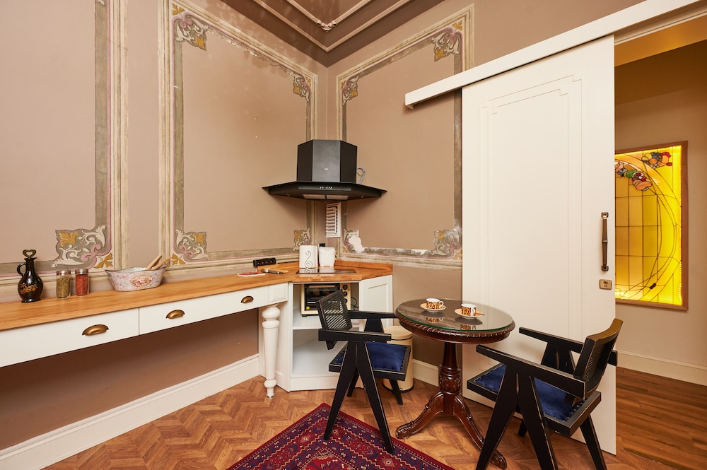 Faik Pasha Hotels 65/76