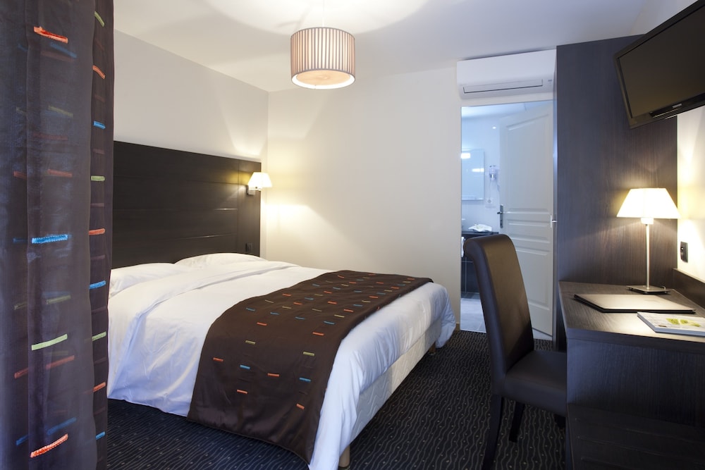 HÔTEL LES PIERRES DORÉES 8/39