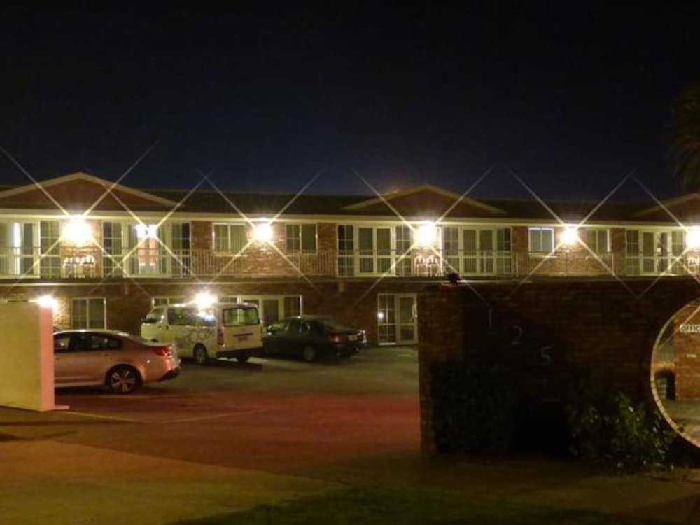 Alexandra Heights Motel 4/57