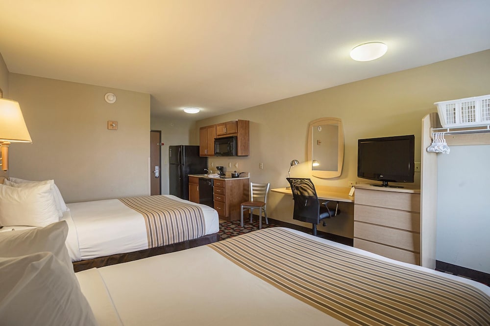 Birch Hill Suites Clarksville 9/35
