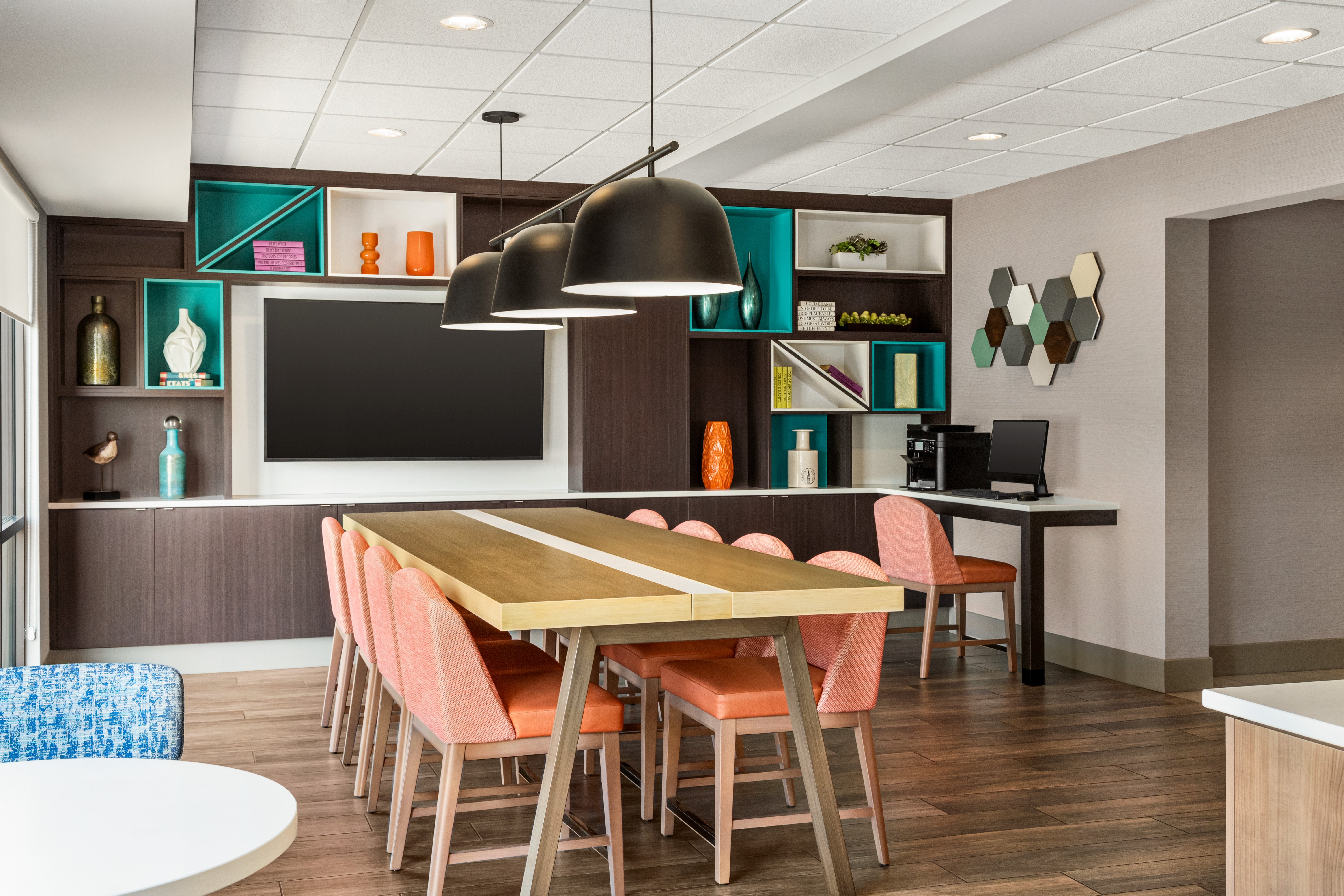 Holiday Inn Hotel Suites Council Bluffs I 29 24/38