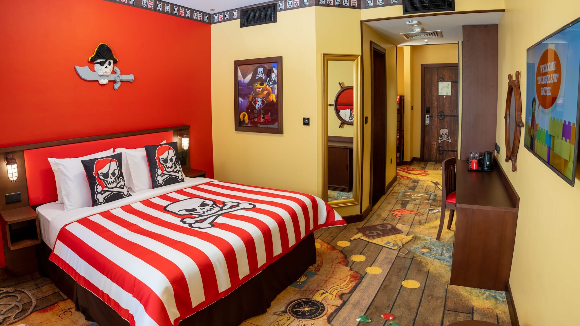 Pirate Themed Room WITH PARK ACCESS
