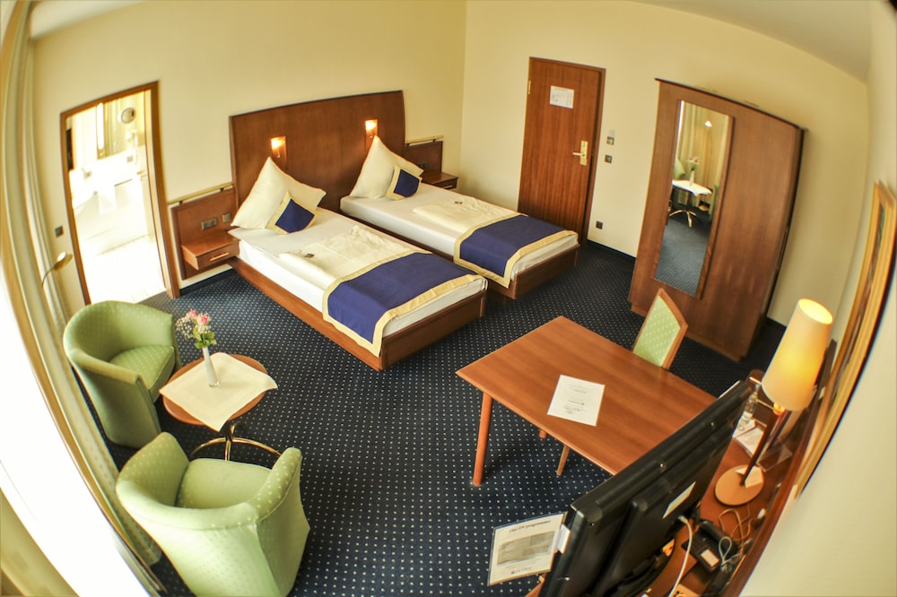 Victoria Hotel 22/50